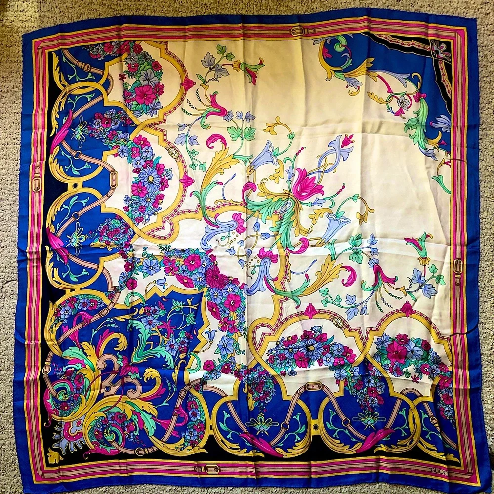 Vintage Authentic Gucci silk scarf - Picture 1 of 16